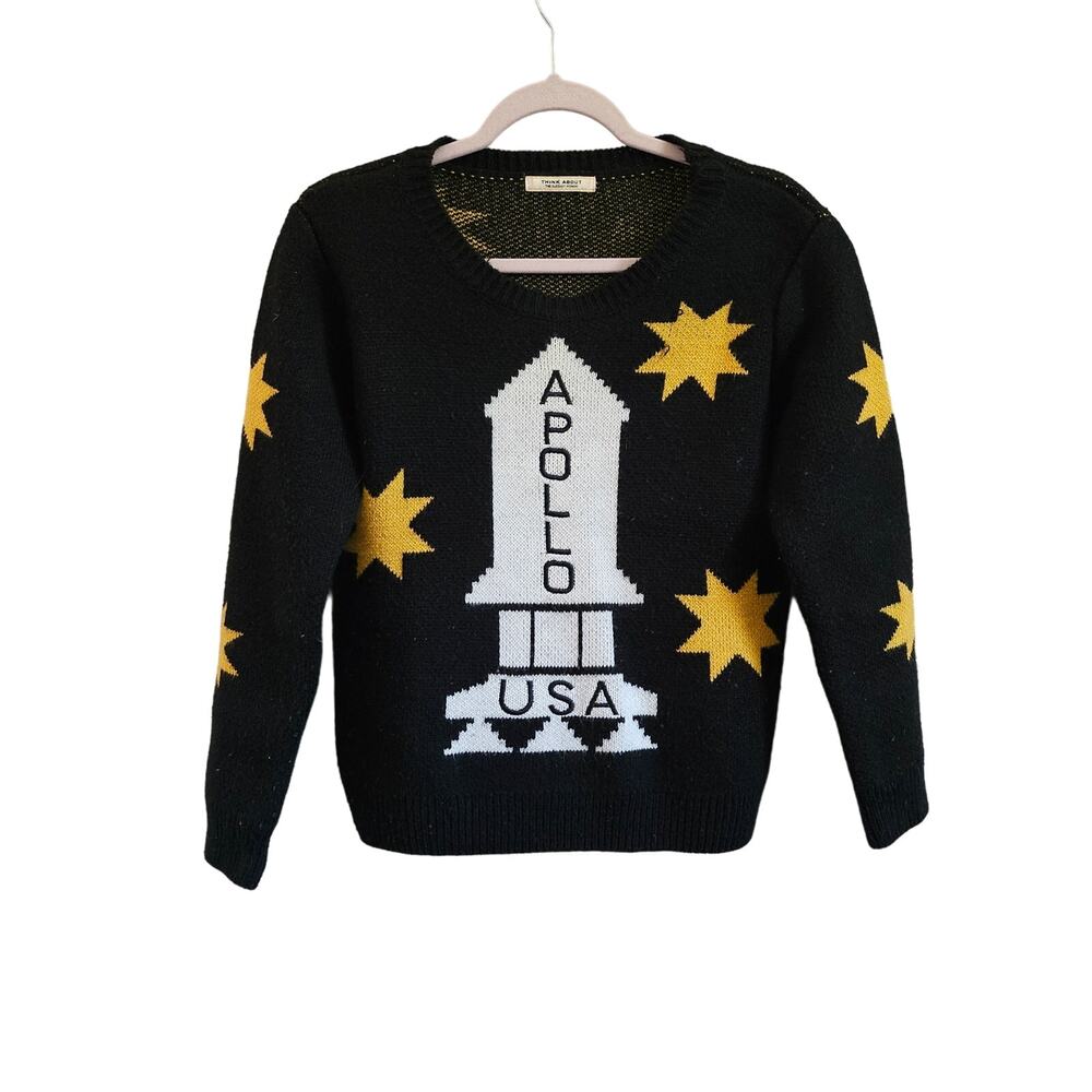 Graphic crewneck sweater pullover size Medium black rocket ship stars Apollo USA